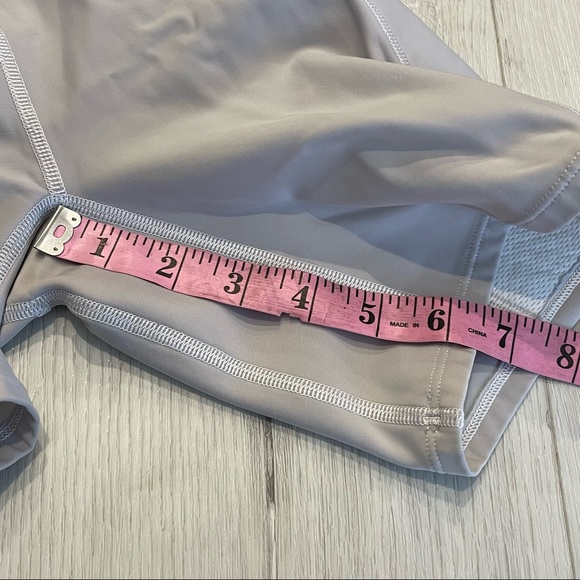 Under Armour Gray Strike Zone Compression Shorts HeatGear - Picture 9 of 9